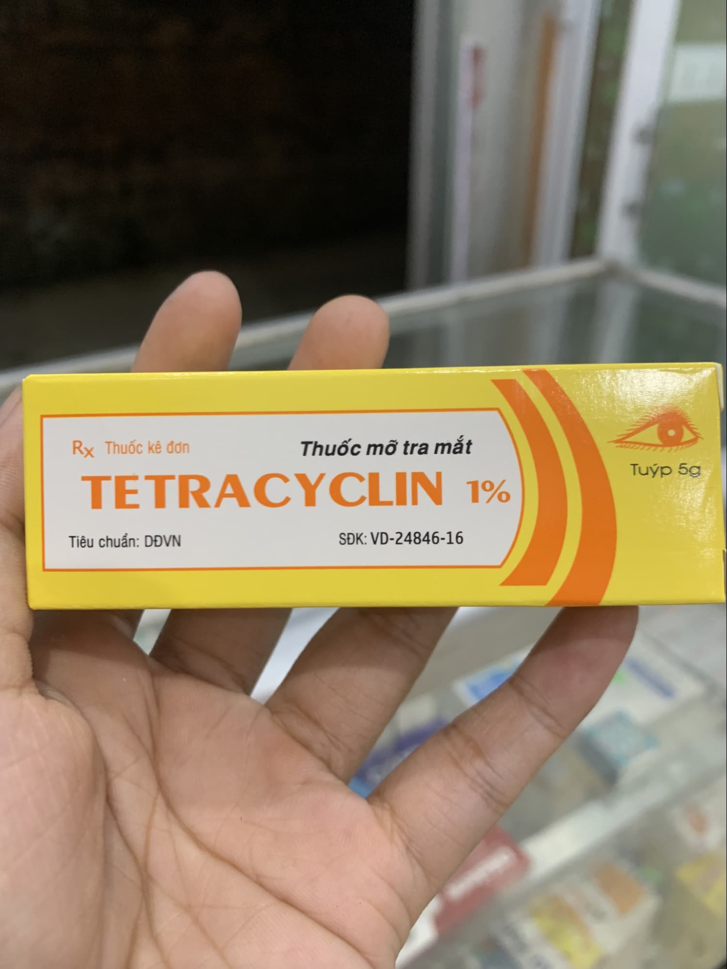 Một số tác dụng phụ của thuốc mỡ Tetracyclin bôi ngoài da