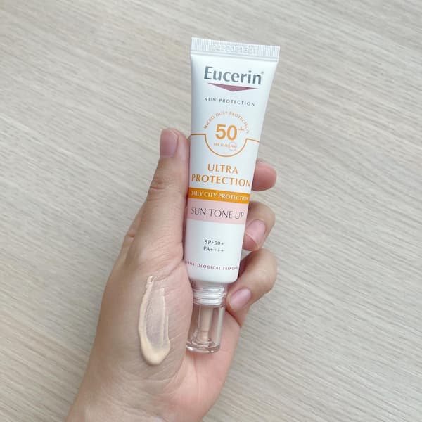 Kem chống nắng cho da dầu mụn nhạy cảm Eucerin Sun Tone Up